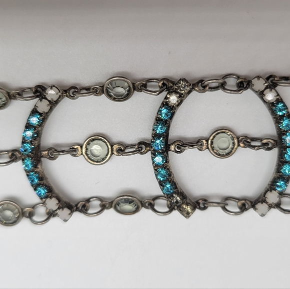 Sorrelli Reitred Blue and White White Swarovski Crystal Chainmail Bracelet - Picture 2 of 3